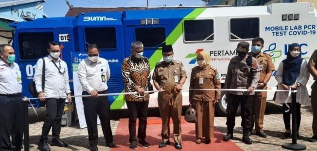 Wakil Walikota Jambi, Maulana saat meresmikan pengoperasian Mobile PCR Covid-19 Drive Thru 