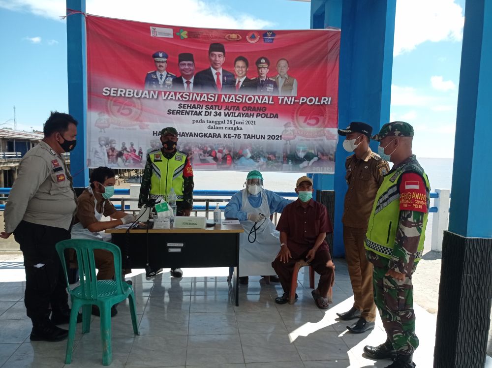 Kegiatan Vaksin Massal di Dermaga Kuala Jambi / BAHARUDDIN/NT