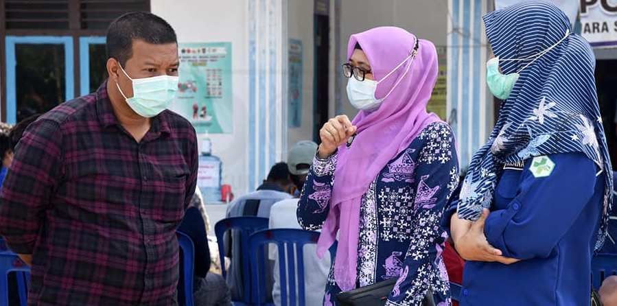 Bupati Romi saat meninjau pelaksanaan Vaksinasi Covid-19