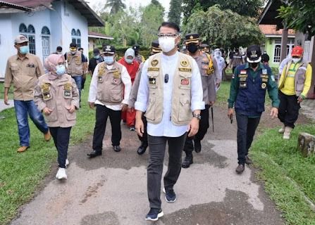 Wali Kota Jambi, Syarif Fasha saat meninjau penerapan Prokes dilingkungan masyarakat Kota Jambi