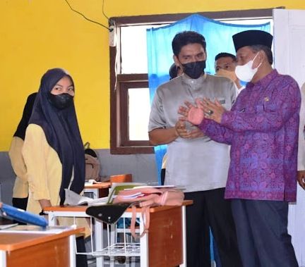 Wagub Jambi, Abdullah Sani memantau secara langsung pelaksanaan Pembelajaran Tatap Muka (PTM) di Sekolah-sekolah di Kabupaten Bungo