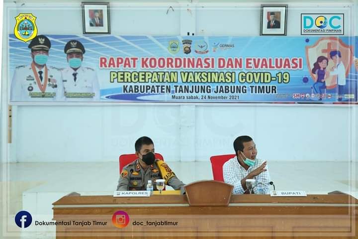 Bupati Romi Saat Pimpin Rakor dan Evaluasi Vaksinasi di dampingi Kapolres Tanjabtim.