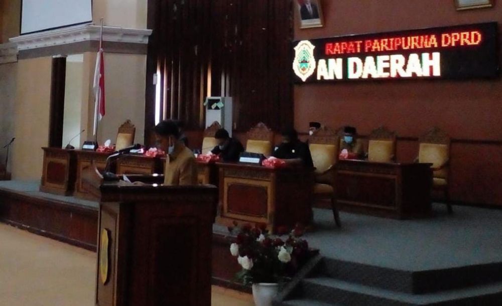 Fraksi Partai BBI saat menyampaikan pandangan