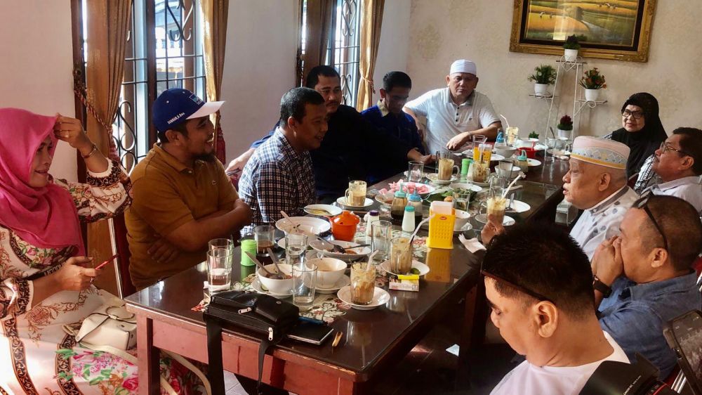 Romi dan Mashuri sarapan pagi bersama di Bungo