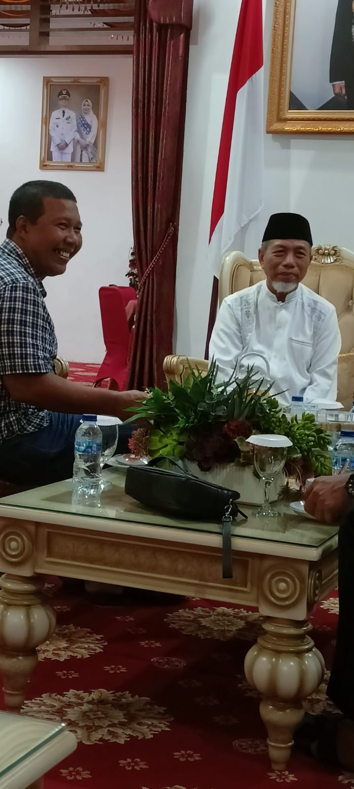 Terlihat keakraban Romi dan Mashuri