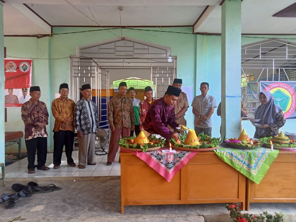 Pemotongan Tumpeng 