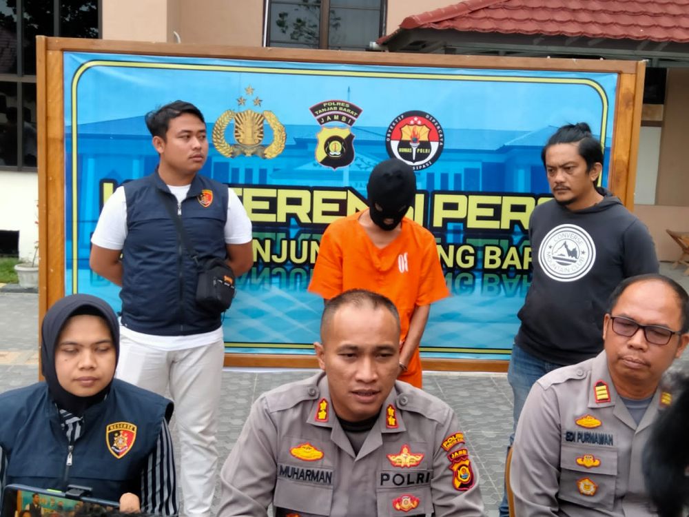 Kapolres Tanjab Barat Gelar Press Release Terkiat Pembunuhan Pasutri