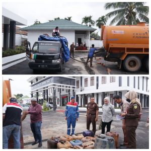 Ribuan Liter Minyak Diserahkan Kejari Batanghari ke Negara