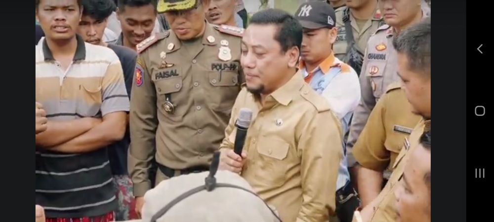 Sekda Sapril, S.Ip Saat menemuin Puluhan Sopir Trok 