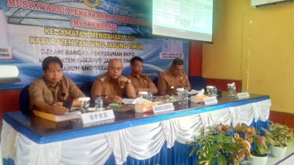 Wabup Tanjabtim Saat Menghadiri Musrenbang di Kecamatan Menlu 