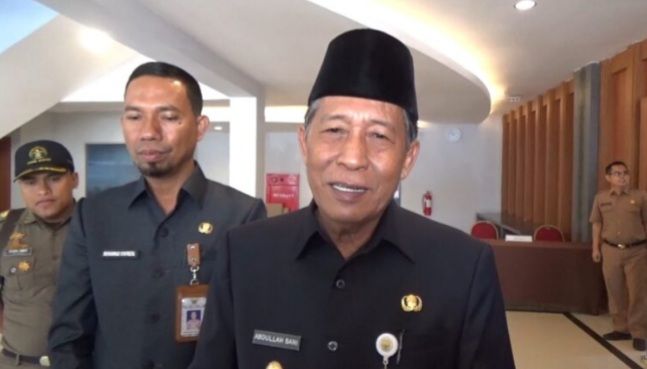 Wagub Jambi Abdullah Sani saat hendak membuka Forum KKS 