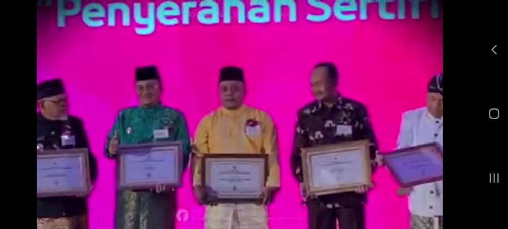 Wabup Tanjabtim H. Robby Nahliansyah, S.H saat menerima Penghargaan Bebas Frambusia 