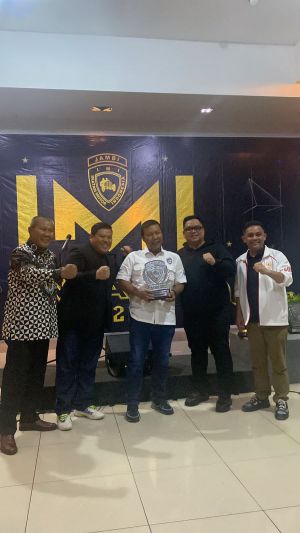 Romi Hariyanto Terima IMI Awards