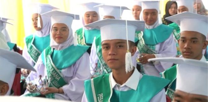 Prosesi Wisuda Santri Ponpes Tahfizhil Quran Lebay Yasin 