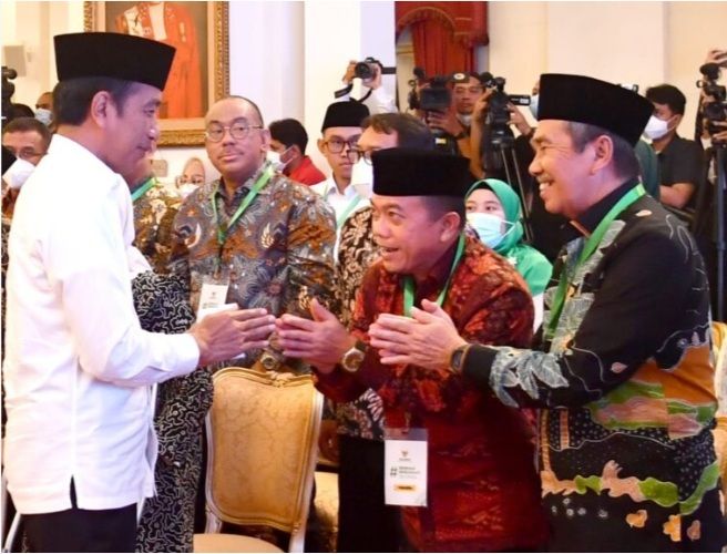 Gubernur Jambi Al Haris Saat Bersalaman Sama Presiden Ri Ir.Joko widodo 