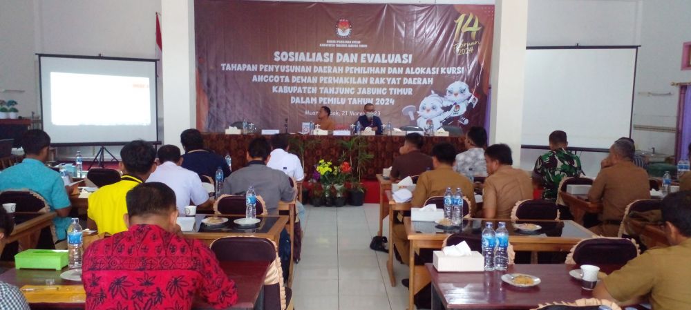 Peserta mengikuti Sosialisasi dan Evaluasi Dapil dan Alokasi Kursi DPRD Tanjabtim Tahun 2024