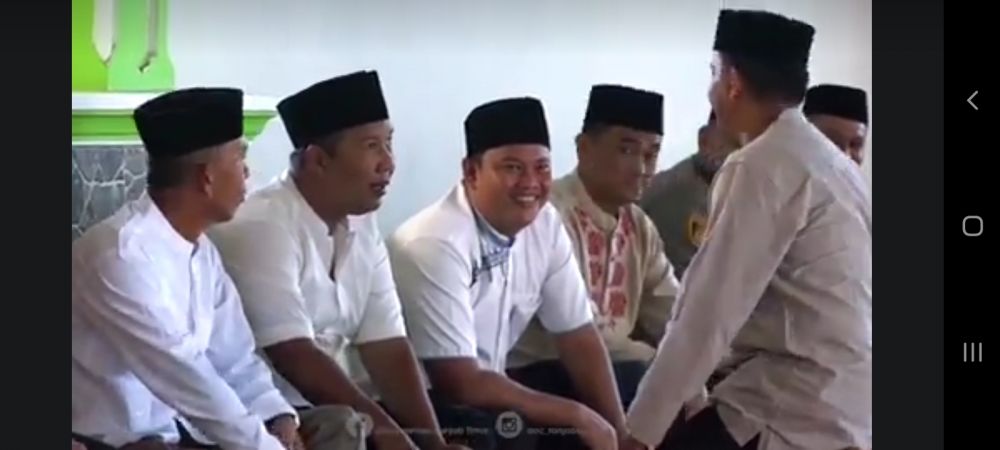 Bupati Romi Bercengkrama Bersama Warga Muarasabak Timur 