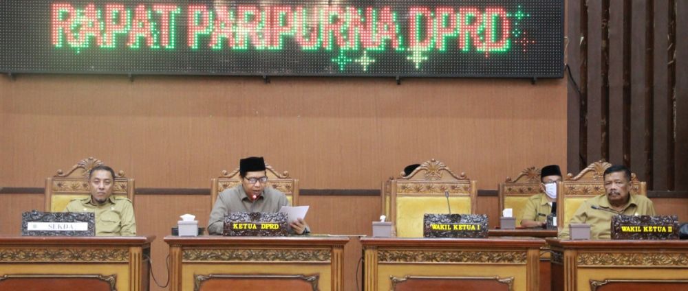 Ketua DPRD Tanjabtim Mahrup Membuka Sidang Paripurna Pandangan Umum Fraksi - Fraksi 