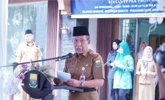 Wagub Jambi Abdullah Sani Membuka Bazhar pasar Murah 