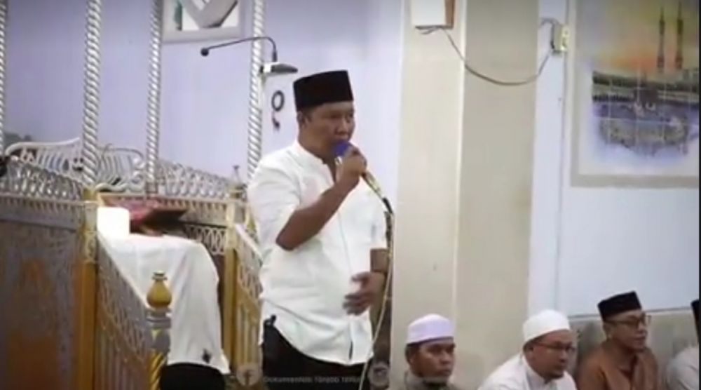 Bupati Romi Menyampaikan Sambutan 