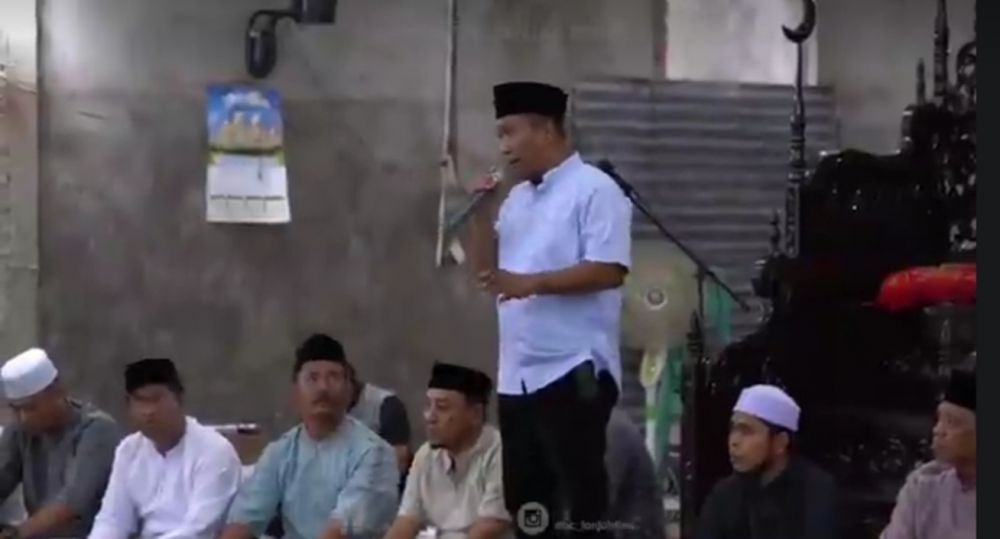 Bupati Romi Menyampaikan Sambutan 