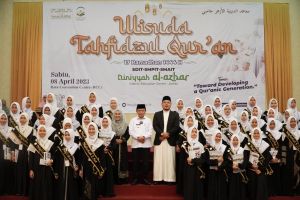 Hadiri Wisuda Tahfidzul Quran Diniyyah, Al Haris Berikan Hadiah Umroh 