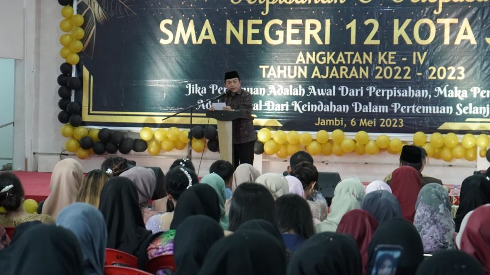 Gubernur Al Haris Menyampaikan Sambutan  