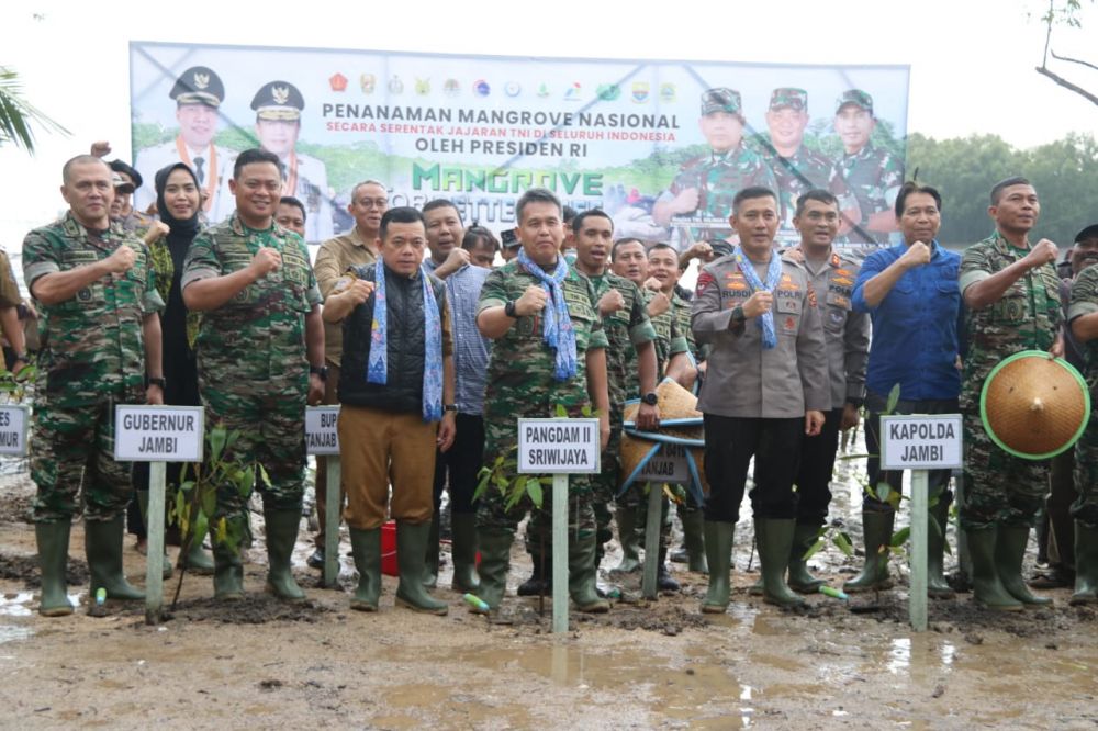 Gunermur Jambi Al Haris Bersama Pangdam Fose Bersama