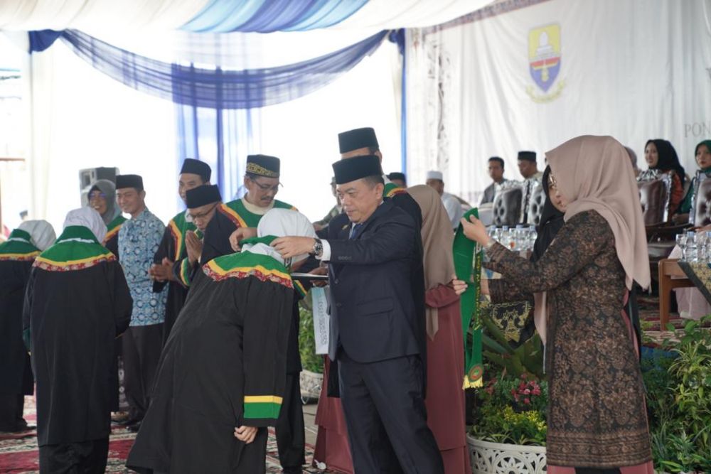 Gubenur Al Haris Hadiri Prosesi Wisuda Santri Akhir