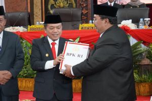 Gubernur Al Haris Terima LHP Atas LKPD Provinsi Jambi Tahun 2022