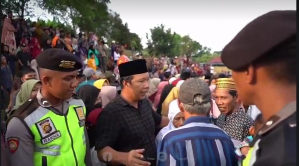 Bupati Romi Saat Melepas Jemaah Calon Haji