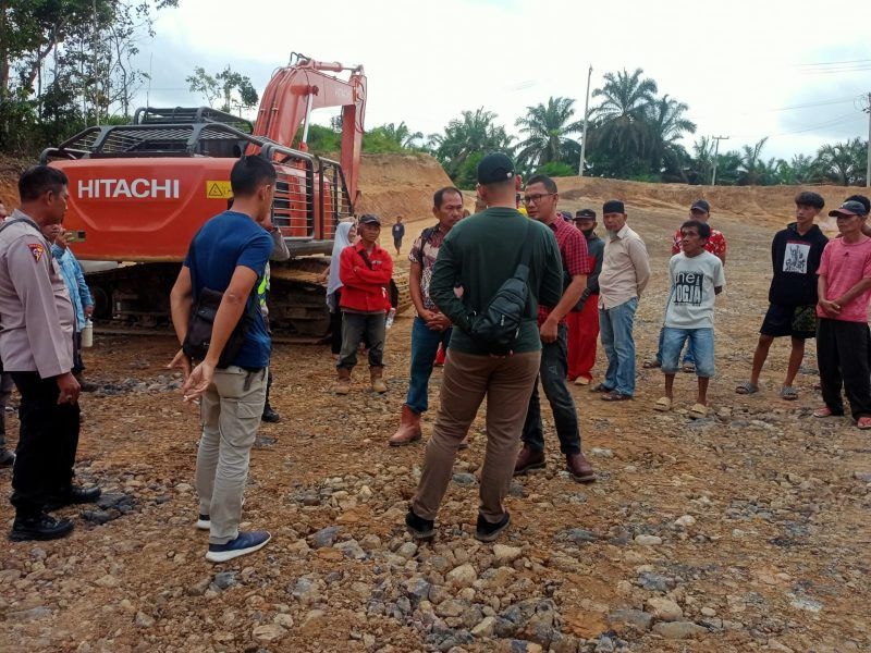 Sekelompok warga berusaha menghentikan kegiatan di Sumur WB#18 SRMD