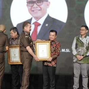 Gubernur Al Haris Terima Penghargaan R. Soeprapto Award Tahun 2024