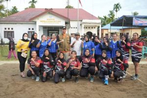 Pj Bupati Bachyuni Saksikan Pertandingan Volly