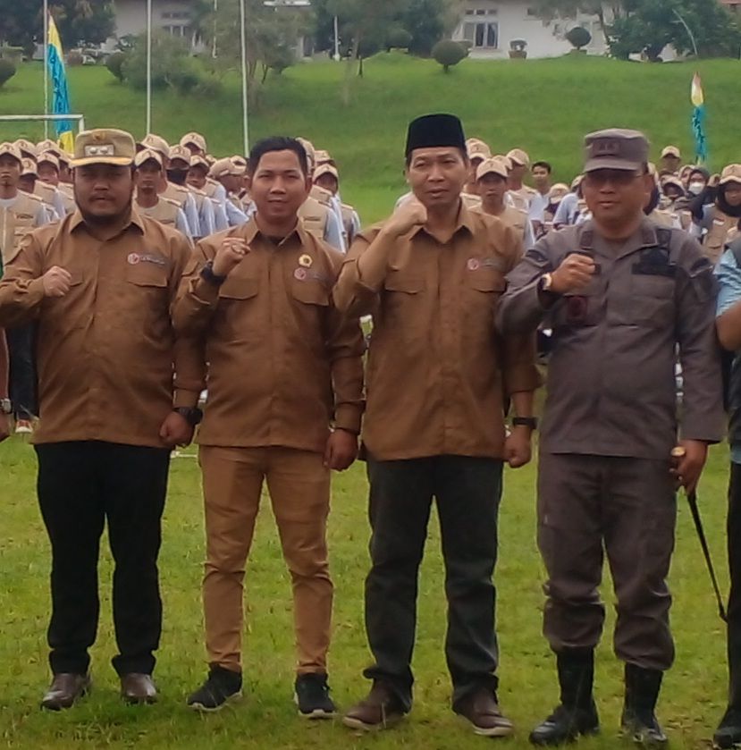 Ketua DPRD Tanjabtim Mahrup Berpeci Hitam