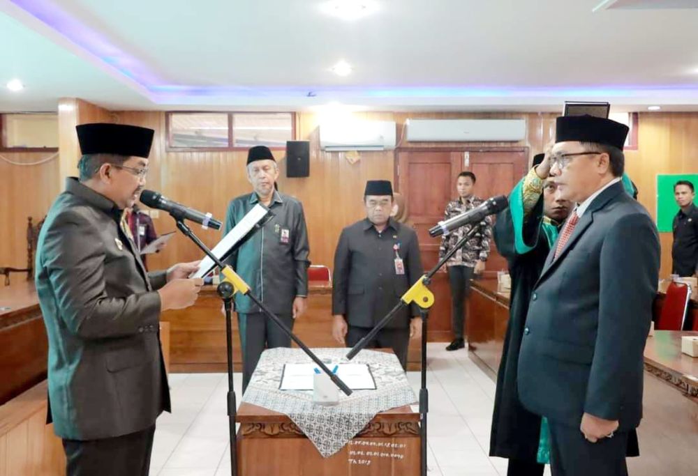 Bupat Anwar Sadat Lantik Sekda Tanjabbar 