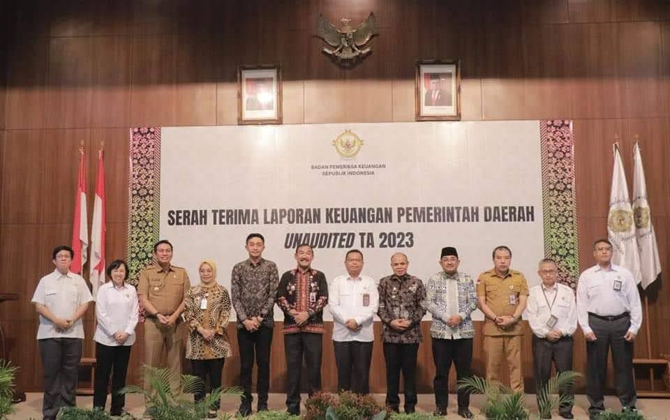 Bupati Tanjabbar Serahkan LKPD Unaudited T. A 2023 Ke BPK RI Perwakilan Provinsi Jambi

