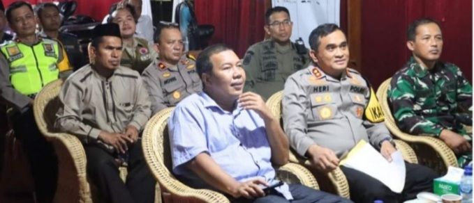 Bupati Romi Bersama Kapolres Tanjabtim mengikuti Vicon Bersama Kapolda Jambi