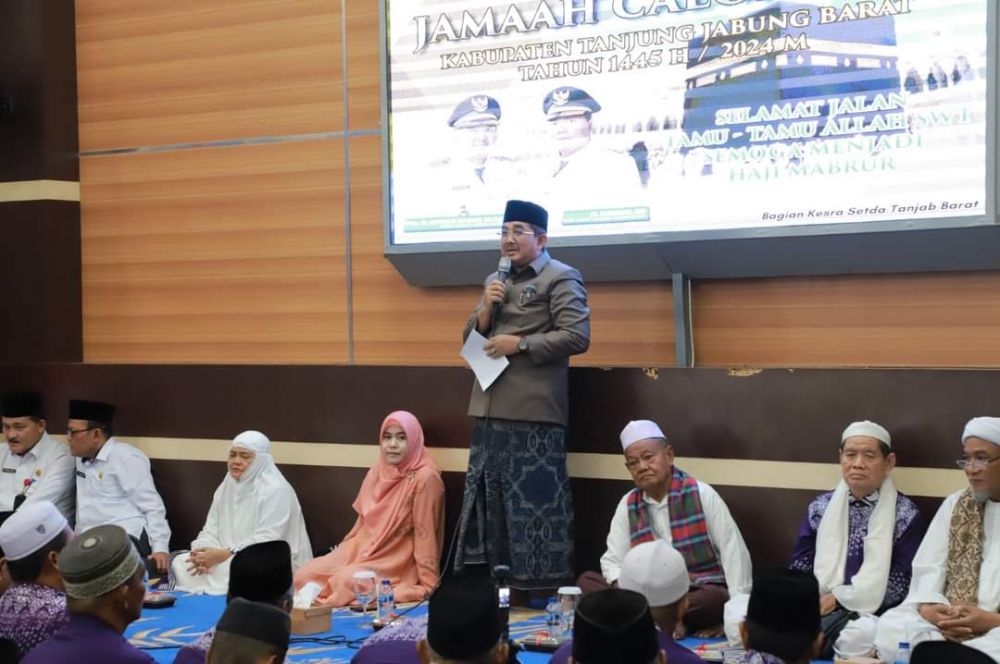 Bupati Tanjabbar Lepas 398 Jamaah Haji, Titip Doa untuk Kemajuan Kabupaten