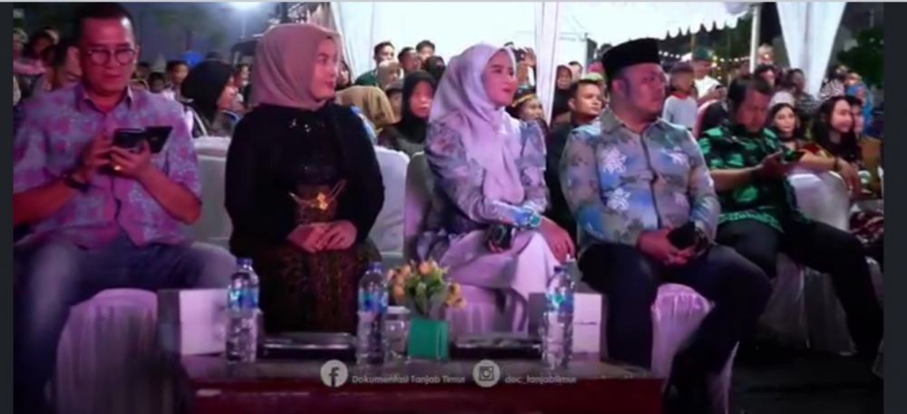 Wabup Robby Nahliansyah saat menghadiri Festival Batang Hari 