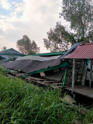 Tiga Ruang Belajar SMKN 1 Tanjab Barat Roboh Akibat Rapuh dan Kurang Perawatan