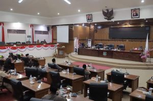 Bupati Sampaikan Tanggapan Atas Pemandangan Umum Anggota Dewan Terhadap Raperda APBD-P Tanjabbar Tahun 2024