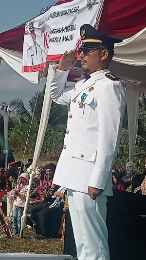 Pengibaran Sang Saka Merah Putih di Sadu di Pimpin Faisyal 