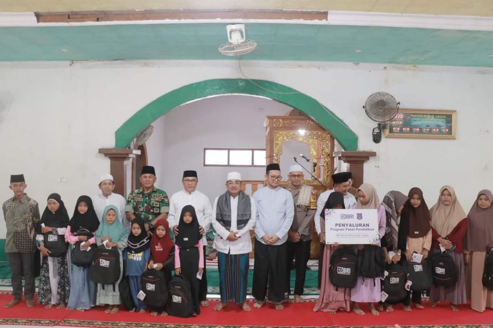 Bupati Tanjab Barat Safari Jumat di Masjid Nurul Yaqin Desa Rawa Medang