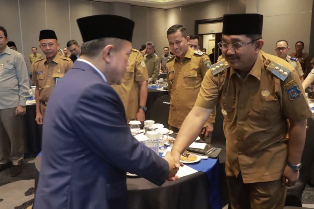 Anwar Sadat Bawa Pemkab Tanjab Barat Raih Penghargaan bergengsi dari Ombudsman RI