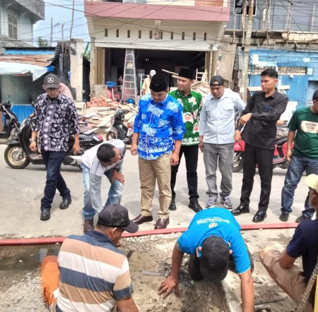 Pantau Pembersihan Drainase, Bupati Anwar Sadat Himbau Warga Tidak Buang Sampah Sembarangan