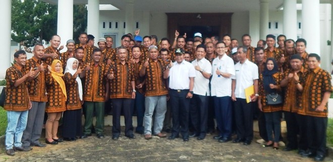 Wabup Tanjabtim Robby Nahliyansyah bersama peserta PENAS KTNA ke XV