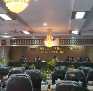 Ketua DPRD Sungaipenuh Pimpin Rapat Paripurna Pandangan Akhir Fraksi Dewan Terhadap 6 Ranperda