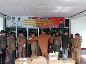 Bupati Kerinci Terima Bantuan APD dari Donasi Bersama Dishut Jambi dan Mitra