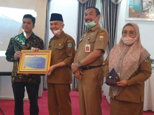 Bupati Kerinci Terima Piagam WTP Dari Menteri Keuangan RI